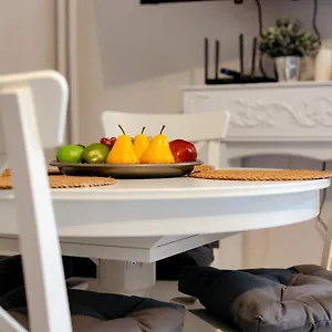 Apartment Wilcza 3g - 260m Od Ambasady Usa, 1km Od Dworca Centralnego, Warsaw