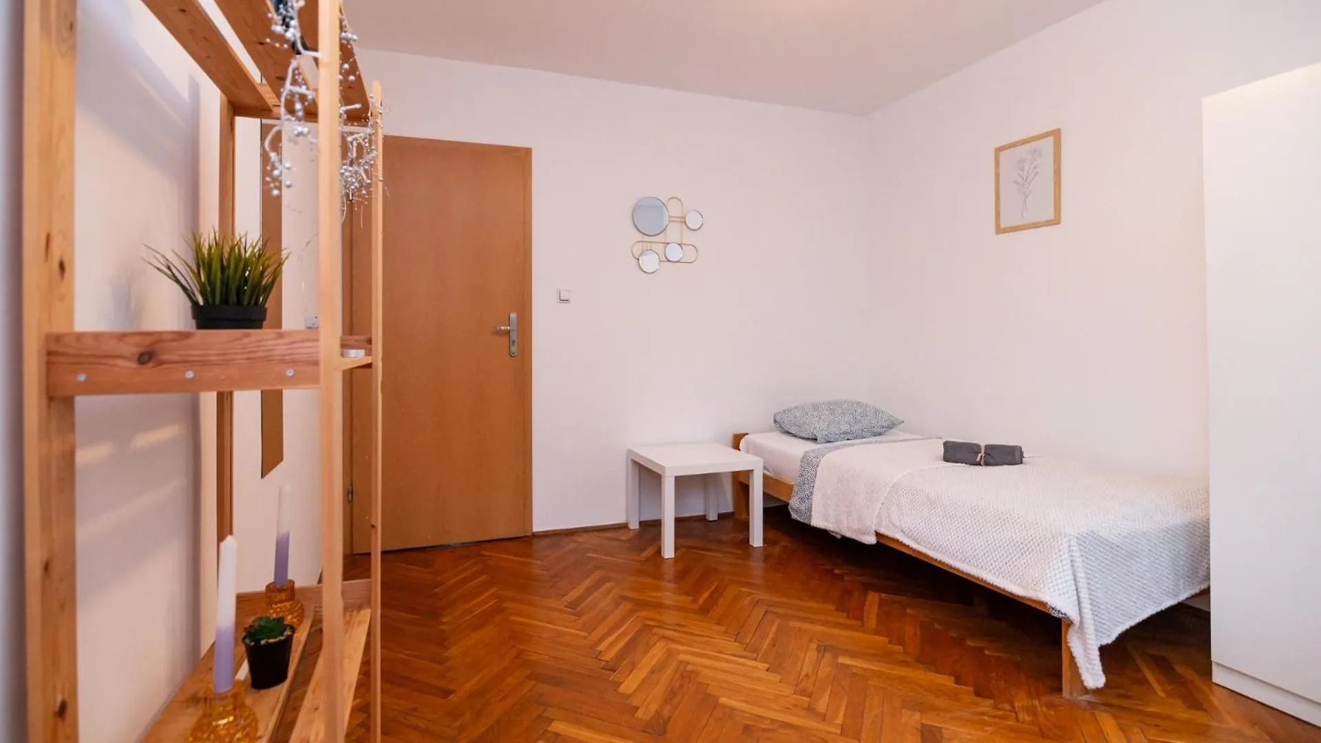 Regem Pokoje Nowogrodzka Warsaw